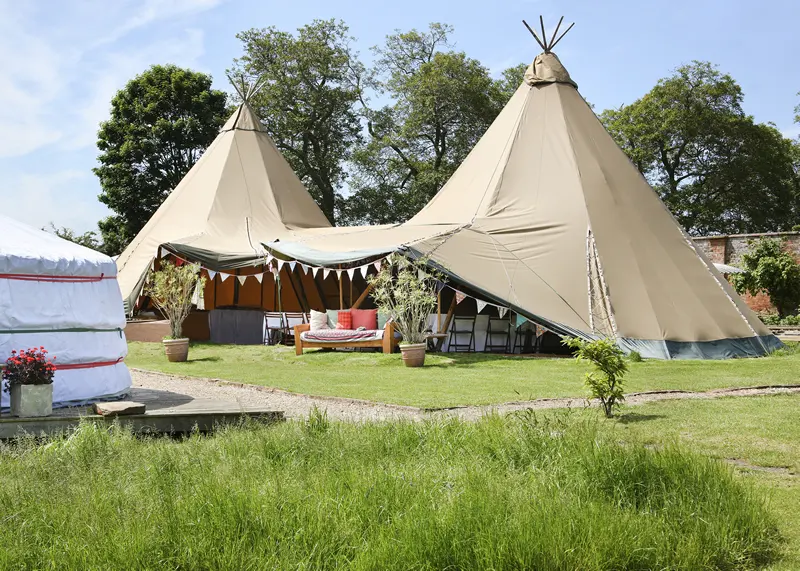 10-amazing-and-alternative-wedding-venues-oxfordshire-(festival-vibe)