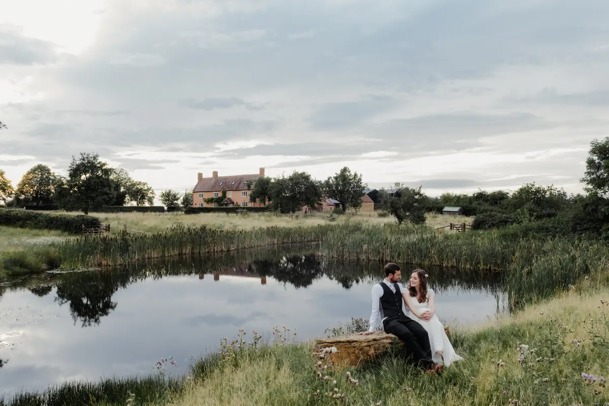 Primrose Hill Farm - pretty barn wedding venue Oxfordshire by