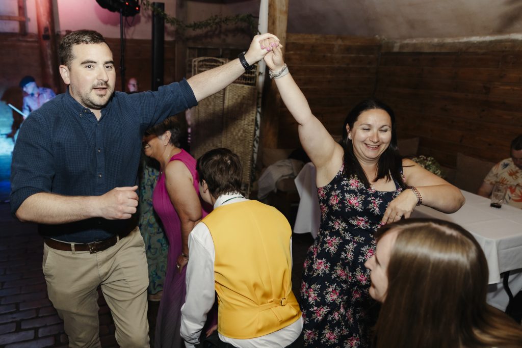 Lains Barn Wedding Party